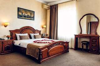 Отель Veles Hotel Фонтанка Улучшенный номер с кроватью размера «king-size»-3