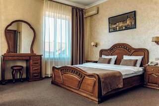 Отель Veles Hotel Фонтанка Улучшенный номер с кроватью размера «king-size»-1